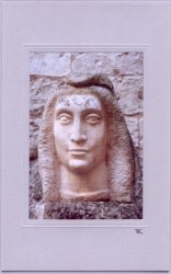 Gesicht in Stein