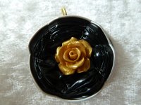 Anhänger schwarz mit goldener Rose + schwarze Kette