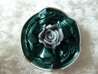 Anhänger grün mit Rose + silberne Kette