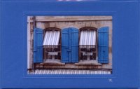 Zwei blaue Fenster