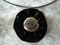 Anhänger schwarz mit Schnecke + schwarze Kette